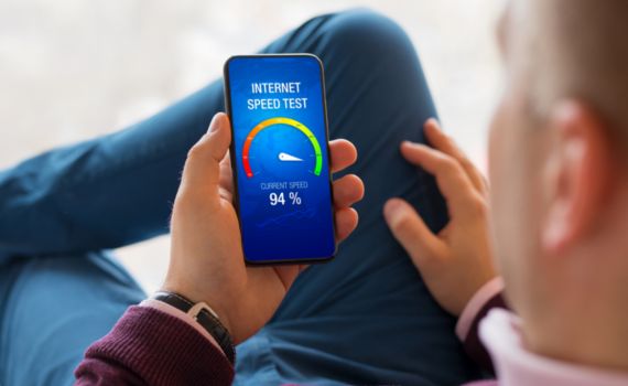 cx-speedtest woman on the computer